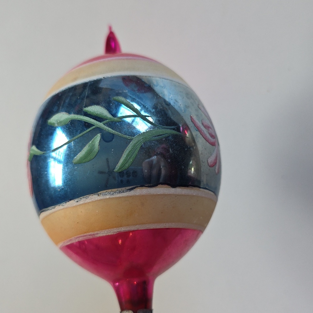 Vintage Holiday Ornament Set - Pink, Gold, Blue - 1950's - Picture 3 of 10